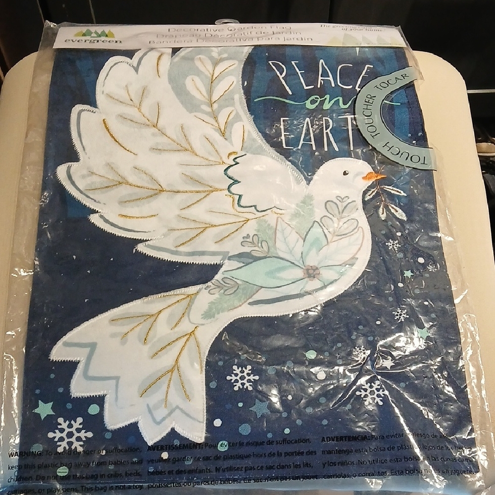 Evergree Peace on Earth Decorative Flag